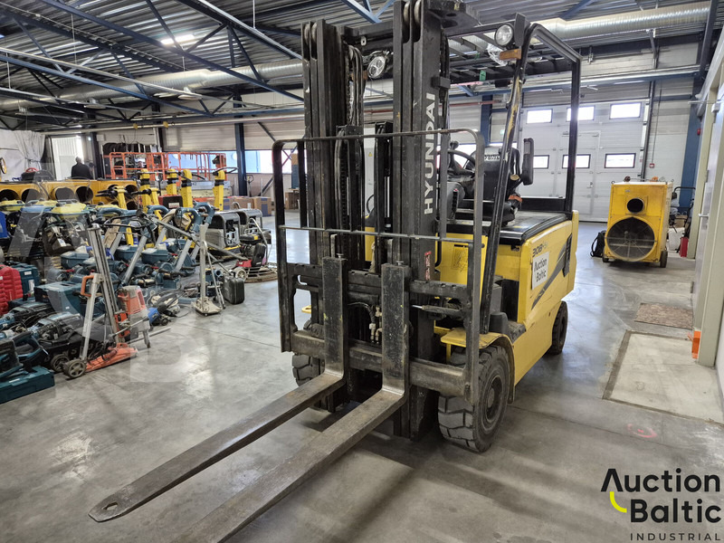 Hyundai 30B-9 - Sähkötrukki: kuva Hyundai 30B-9 - Sähkötrukki Hyundai 30B-9 - Sähkötrukki: kuva Hyundai 30B-9 - Sähkötrukki