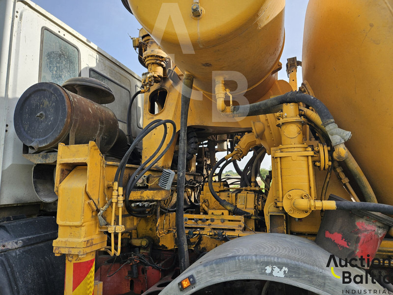Hinattava betonipumppu Iveco Magirus: kuva Hinattava betonipumppu Iveco Magirus