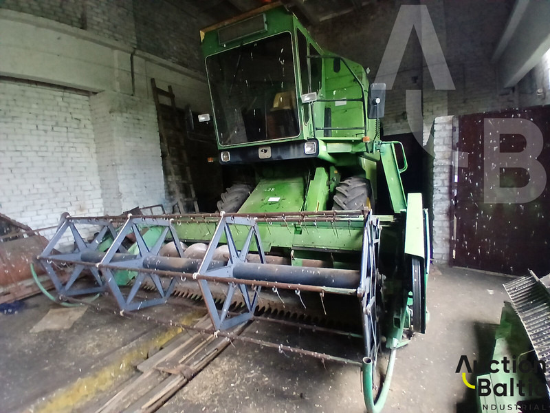 John Deere 1055 - Leikkuupuimuri: kuva John Deere 1055 - Leikkuupuimuri John Deere 1055 - Leikkuupuimuri: kuva John Deere 1055 - Leikkuupuimuri