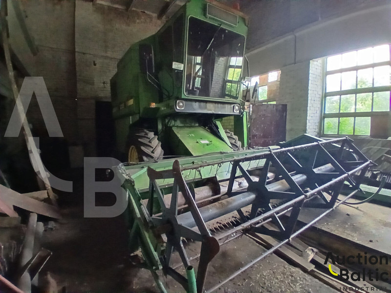 John Deere 1055 - Leikkuupuimuri: kuva John Deere 1055 - Leikkuupuimuri John Deere 1055 - Leikkuupuimuri: kuva John Deere 1055 - Leikkuupuimuri