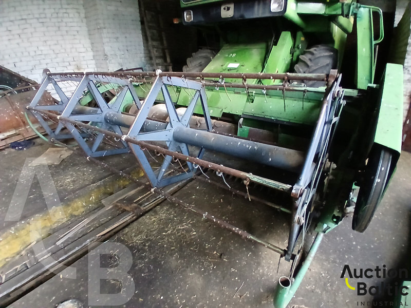 John Deere 1055 - Leikkuupuimuri: kuva John Deere 1055 - Leikkuupuimuri John Deere 1055 - Leikkuupuimuri: kuva John Deere 1055 - Leikkuupuimuri
