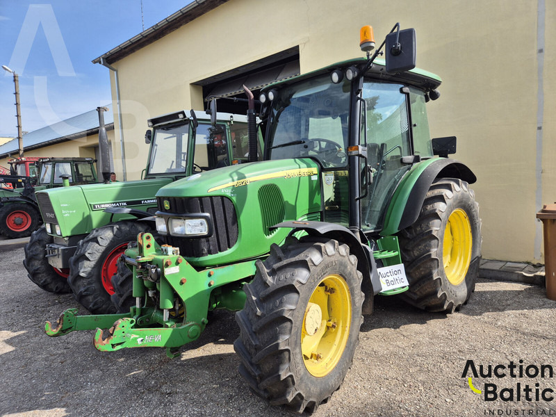 John Deere 5820 - Traktori: kuva John Deere 5820 - Traktori John Deere 5820 - Traktori: kuva John Deere 5820 - Traktori