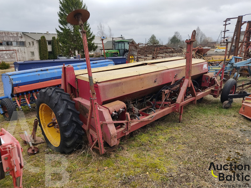 Juko - Kylvö-/ Istutuskone: kuva Juko - Kylvö-/ Istutuskone Juko - Kylvö-/ Istutuskone: kuva Juko - Kylvö-/ Istutuskone