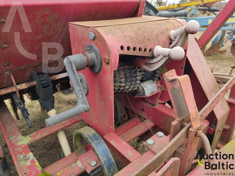 Juko - Kylvö-/ Istutuskone: kuva Juko - Kylvö-/ Istutuskone Juko - Kylvö-/ Istutuskone: kuva Juko - Kylvö-/ Istutuskone