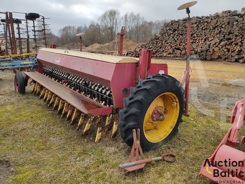 Juko - Kylvö-/ Istutuskone: kuva Juko - Kylvö-/ Istutuskone Juko - Kylvö-/ Istutuskone: kuva Juko - Kylvö-/ Istutuskone