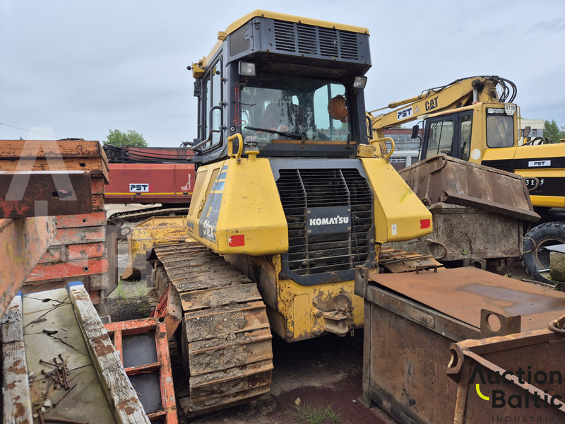 Komatsu D51EX-22 - Puskutraktori: kuva Komatsu D51EX-22 - Puskutraktori Komatsu D51EX-22 - Puskutraktori: kuva Komatsu D51EX-22 - Puskutraktori