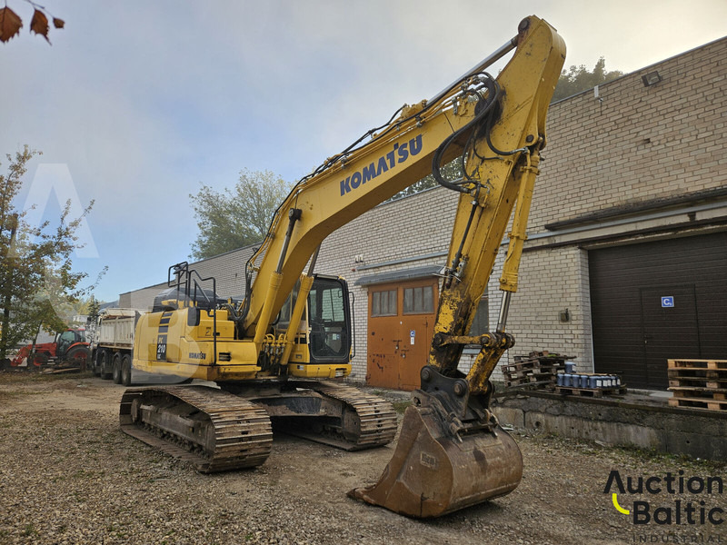 Komatsu PC210LC-11 - Telakaivukone: kuva Komatsu PC210LC-11 - Telakaivukone Komatsu PC210LC-11 - Telakaivukone: kuva Komatsu PC210LC-11 - Telakaivukone
