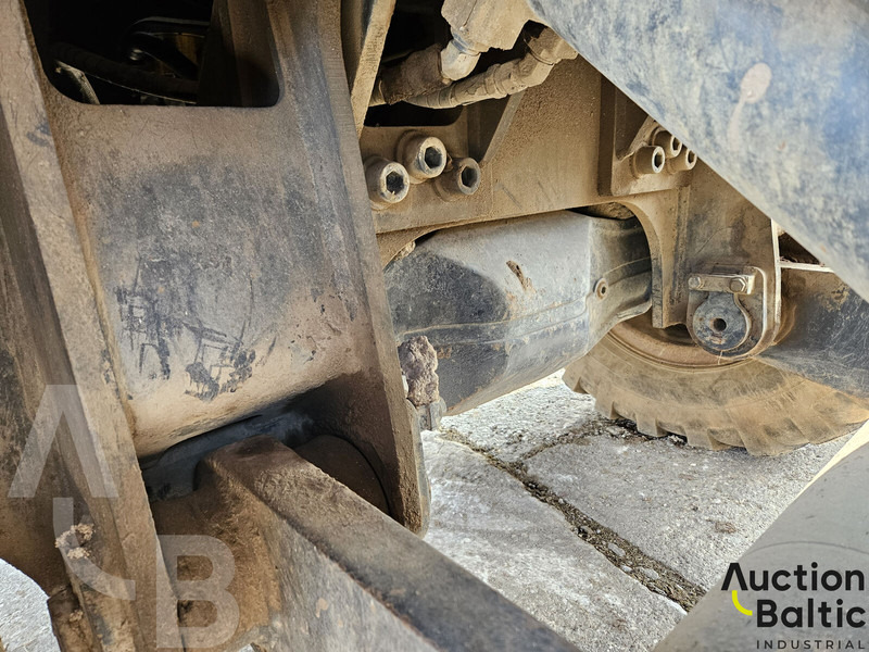 Pyöräalustainen kaivinkone Komatsu PW130ES-6K: kuva Pyöräalustainen kaivinkone Komatsu PW130ES-6K