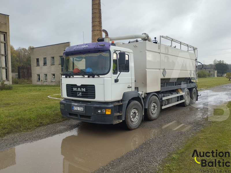 MAN T 46 - Puhtaanpitoauto: kuva MAN T 46 - Puhtaanpitoauto MAN T 46 - Puhtaanpitoauto: kuva MAN T 46 - Puhtaanpitoauto
