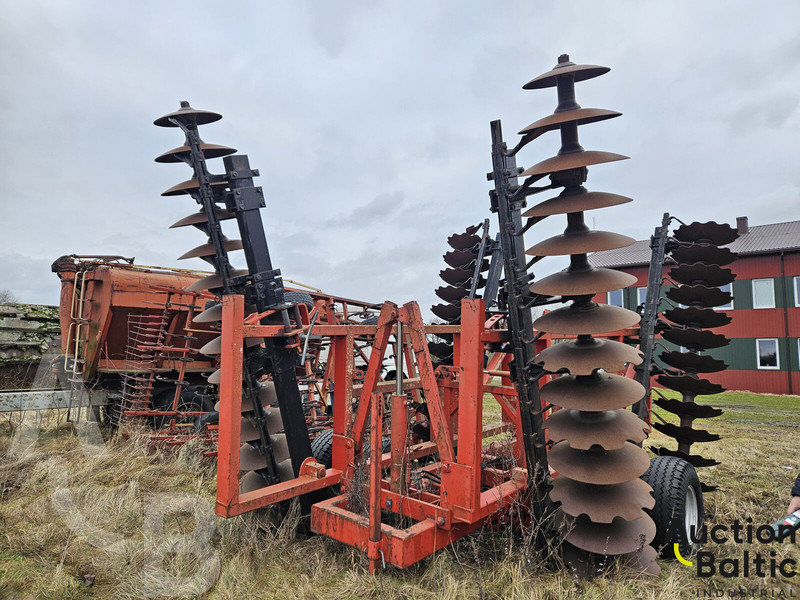 Massey Ferguson Ferguson - Lautasäes: kuva Massey Ferguson Ferguson - Lautasäes Massey Ferguson Ferguson - Lautasäes: kuva Massey Ferguson Ferguson - Lautasäes