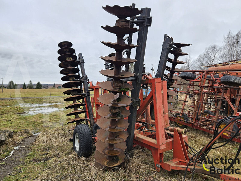 Massey Ferguson Ferguson - Lautasäes: kuva Massey Ferguson Ferguson - Lautasäes Massey Ferguson Ferguson - Lautasäes: kuva Massey Ferguson Ferguson - Lautasäes