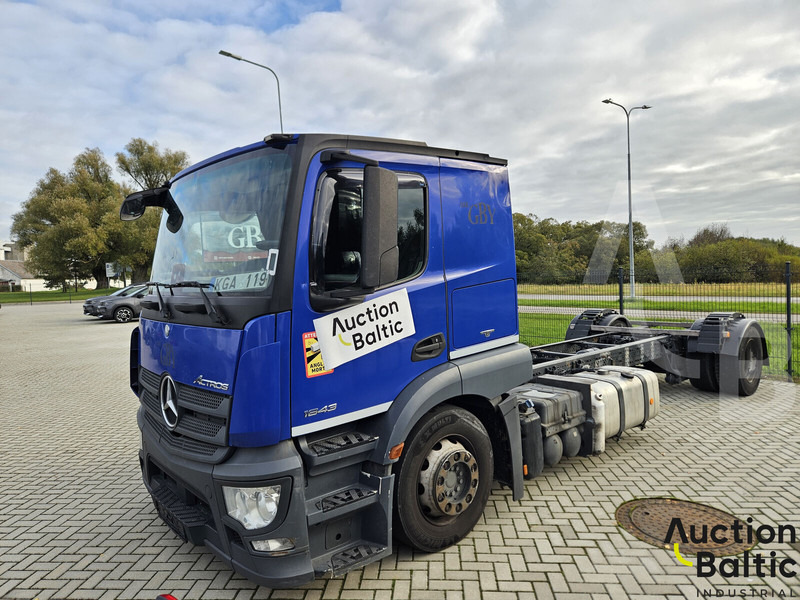 Mercedes-Benz Actros 1843 - Kuorma-auto alusta: kuva Mercedes-Benz Actros 1843 - Kuorma-auto alusta Mercedes-Benz Actros 1843 - Kuorma-auto alusta: kuva Mercedes-Benz Actros 1843 - Kuorma-auto alusta