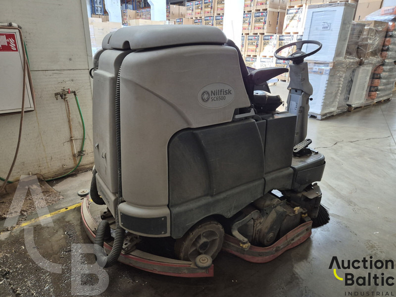 Nilfisk SC6500 - Lakaisuauto: kuva Nilfisk SC6500 - Lakaisuauto Nilfisk SC6500 - Lakaisuauto: kuva Nilfisk SC6500 - Lakaisuauto