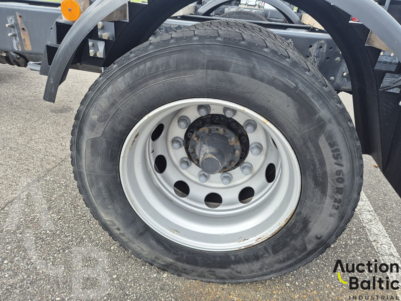 Kuorma-auto alusta Scania P 450: kuva Kuorma-auto alusta Scania P 450