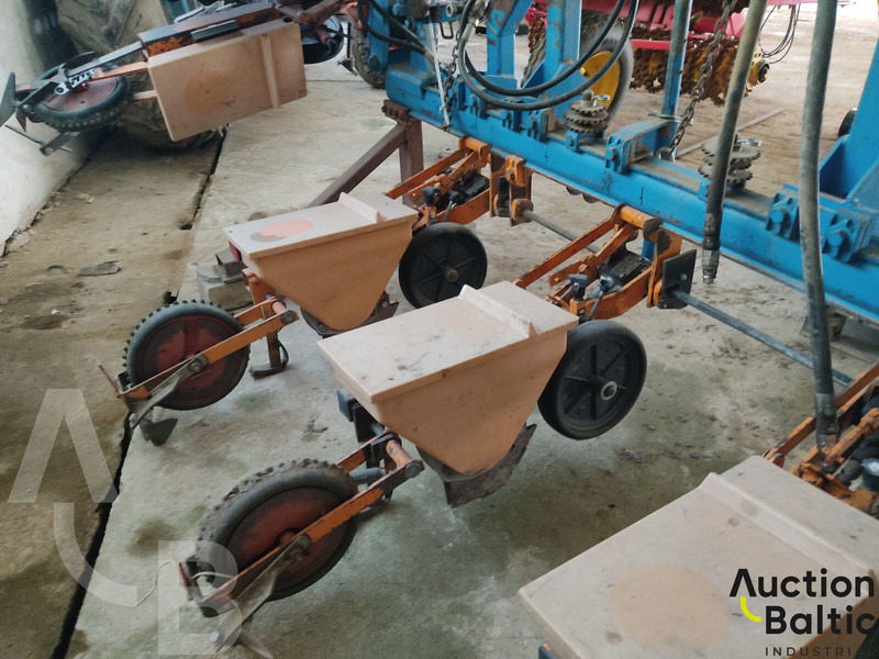 Schmotzer UD2000 - Tarkkuuskylvökone: kuva Schmotzer UD2000 - Tarkkuuskylvökone Schmotzer UD2000 - Tarkkuuskylvökone: kuva Schmotzer UD2000 - Tarkkuuskylvökone