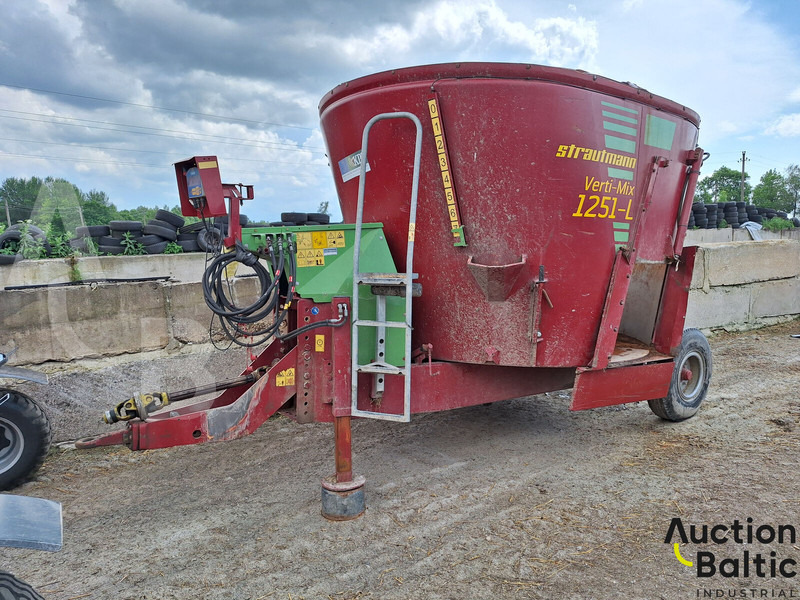 Strautmann VM 1251 L - Karjatalouskone: kuva Strautmann VM 1251 L - Karjatalouskone Strautmann VM 1251 L - Karjatalouskone: kuva Strautmann VM 1251 L - Karjatalouskone
