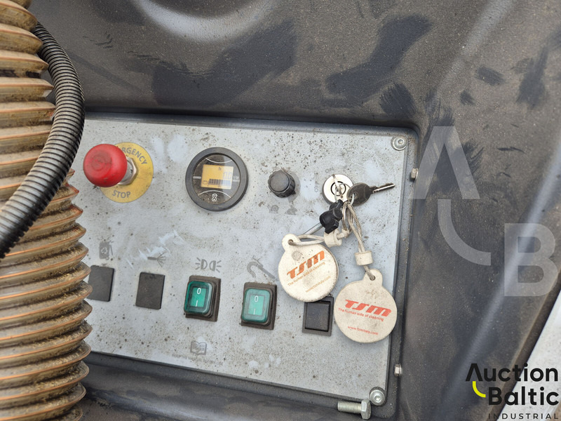 TSM Aria 240 - Lakaisuauto: kuva TSM Aria 240 - Lakaisuauto TSM Aria 240 - Lakaisuauto: kuva TSM Aria 240 - Lakaisuauto