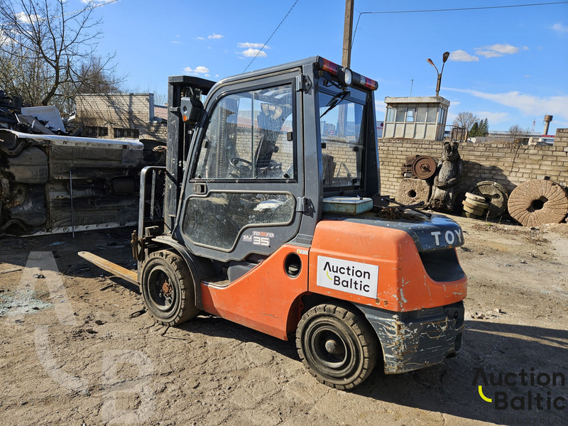 Toyota E 811 - Dieseltrukki: kuva Toyota E 811 - Dieseltrukki Toyota E 811 - Dieseltrukki: kuva Toyota E 811 - Dieseltrukki