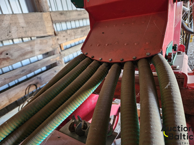 Vaderstad Carrier650 - Lautasäes: kuva Vaderstad Carrier650 - Lautasäes Vaderstad Carrier650 - Lautasäes: kuva Vaderstad Carrier650 - Lautasäes