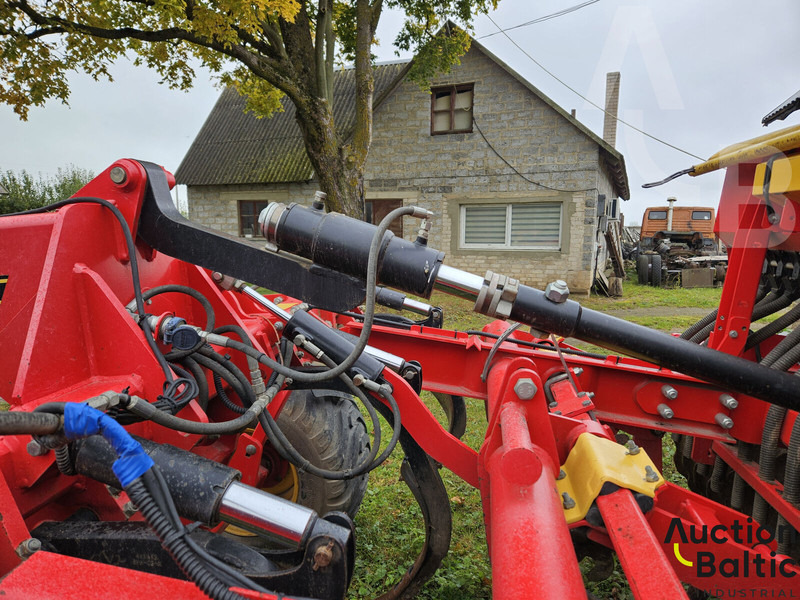 Vaderstad TD300 - Kylvölannoitin: kuva Vaderstad TD300 - Kylvölannoitin Vaderstad TD300 - Kylvölannoitin: kuva Vaderstad TD300 - Kylvölannoitin