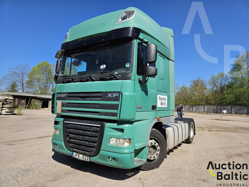 DAF XF105.460 - Vetopöytäauto: kuva DAF XF105.460 - Vetopöytäauto DAF XF105.460 - Vetopöytäauto: kuva DAF XF105.460 - Vetopöytäauto