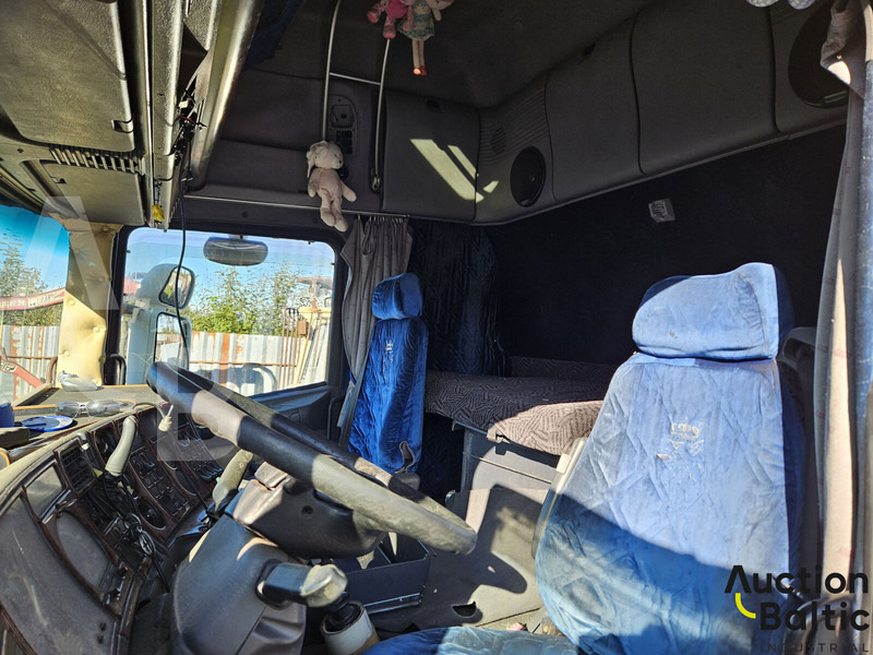 Scania R 114 LA - Vetopöytäauto: kuva Scania R 114 LA - Vetopöytäauto Scania R 114 LA - Vetopöytäauto: kuva Scania R 114 LA - Vetopöytäauto