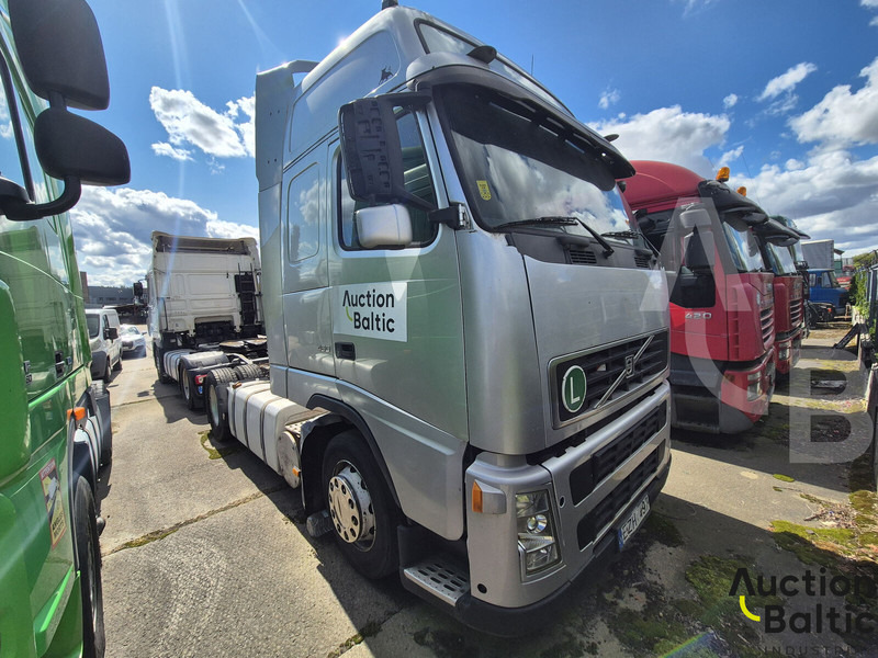 Volvo FH12 - Vetopöytäauto: kuva Volvo FH12 - Vetopöytäauto Volvo FH12 - Vetopöytäauto: kuva Volvo FH12 - Vetopöytäauto