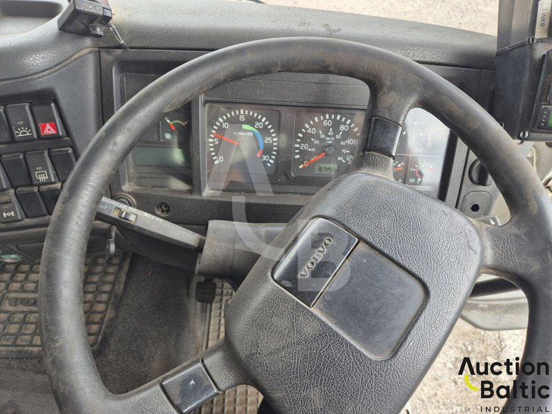 Lakaisuauto Volvo FL618: kuva Lakaisuauto Volvo FL618