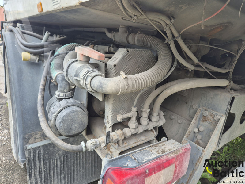 Lakaisuauto Volvo FL618: kuva Lakaisuauto Volvo FL618