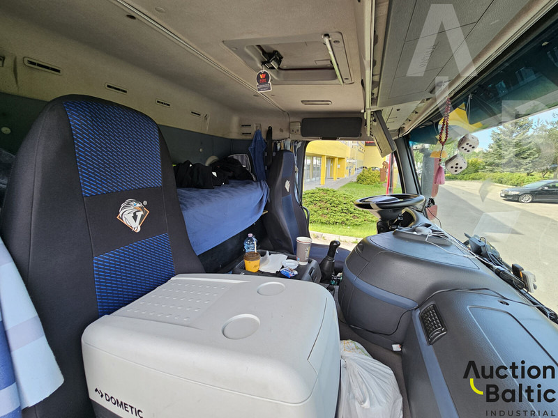 Volvo FM440 - Kuljetin kuorma-auto: kuva Volvo FM440 - Kuljetin kuorma-auto Volvo FM440 - Kuljetin kuorma-auto: kuva Volvo FM440 - Kuljetin kuorma-auto