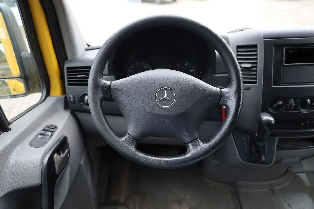 Mercedes-Benz Sprinter II Pritsche/ Koffer/Regalsystem - Jakeluauto: kuva Mercedes-Benz Sprinter II Pritsche/ Koffer/Regalsystem - Jakeluauto Mercedes-Benz Sprinter II Pritsche/ Koffer/Regalsystem - Jakeluauto: kuva Mercedes-Benz Sprinter II Pritsche/ Koffer/Regalsystem - Jakeluauto