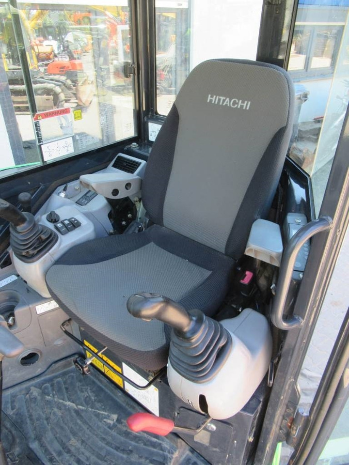 Minikuormaaja Hitachi ZX33U-6 Powertilt / Klima: kuva Minikuormaaja Hitachi ZX33U-6 Powertilt / Klima