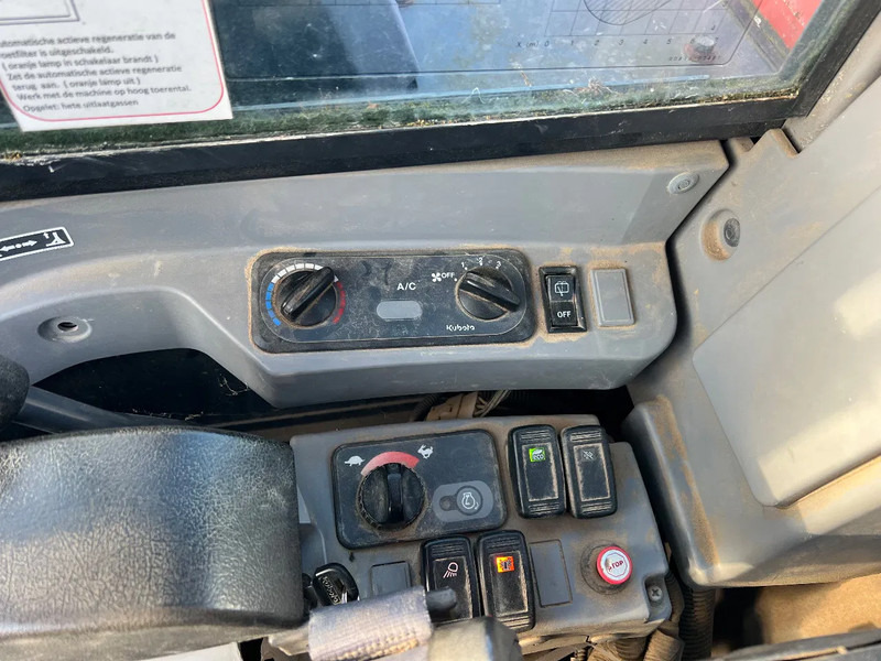 Kaikki maastonosturi Kubota KX080-4: kuva Kaikki maastonosturi Kubota KX080-4