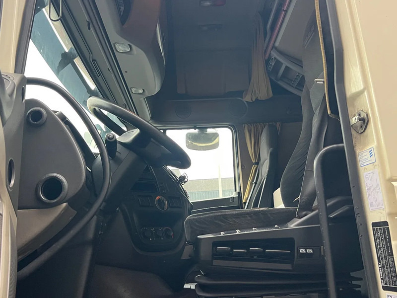 DAF XF 105.460 Super Space cab*105 460 Retarder*07/2012 - Vetopöytäauto: kuva DAF XF 105.460 Super Space cab*105 460 Retarder*07/2012 - Vetopöytäauto DAF XF 105.460 Super Space cab*105 460 Retarder*07/2012 - Vetopöytäauto: kuva DAF XF 105.460 Super Space cab*105 460 Retarder*07/2012 - Vetopöytäauto