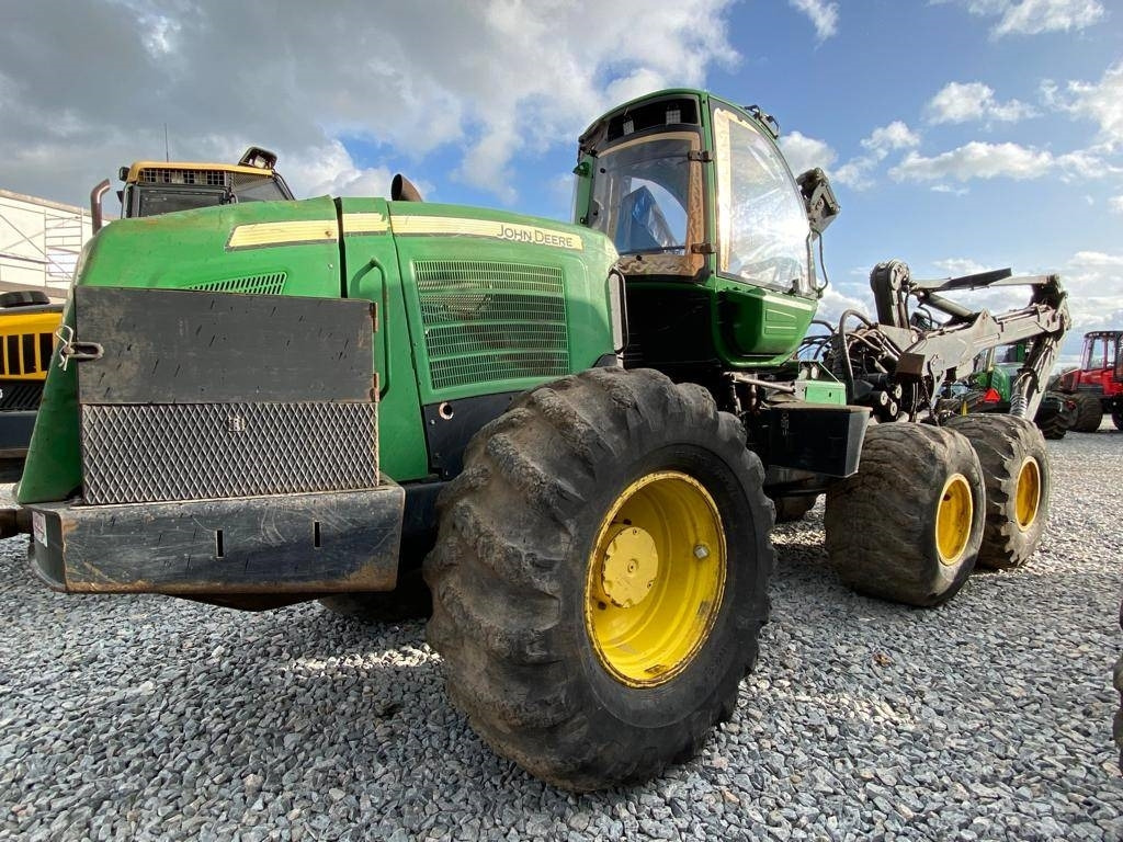 John Deere 1470 E - Harvesteri: kuva John Deere 1470 E - Harvesteri John Deere 1470 E - Harvesteri: kuva John Deere 1470 E - Harvesteri