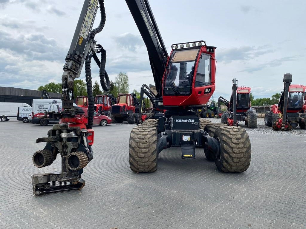 Komatsu 901 XC - Harvesteri: kuva Komatsu 901 XC - Harvesteri Komatsu 901 XC - Harvesteri: kuva Komatsu 901 XC - Harvesteri