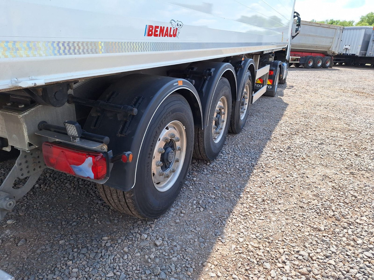 Benalu Bulkliner S 95 50m³ Kombiklappe - Kippiauto puoliperävaunu: kuva Benalu Bulkliner S 95 50m³ Kombiklappe - Kippiauto puoliperävaunu Benalu Bulkliner S 95 50m³ Kombiklappe - Kippiauto puoliperävaunu: kuva Benalu Bulkliner S 95 50m³ Kombiklappe - Kippiauto puoliperävaunu
