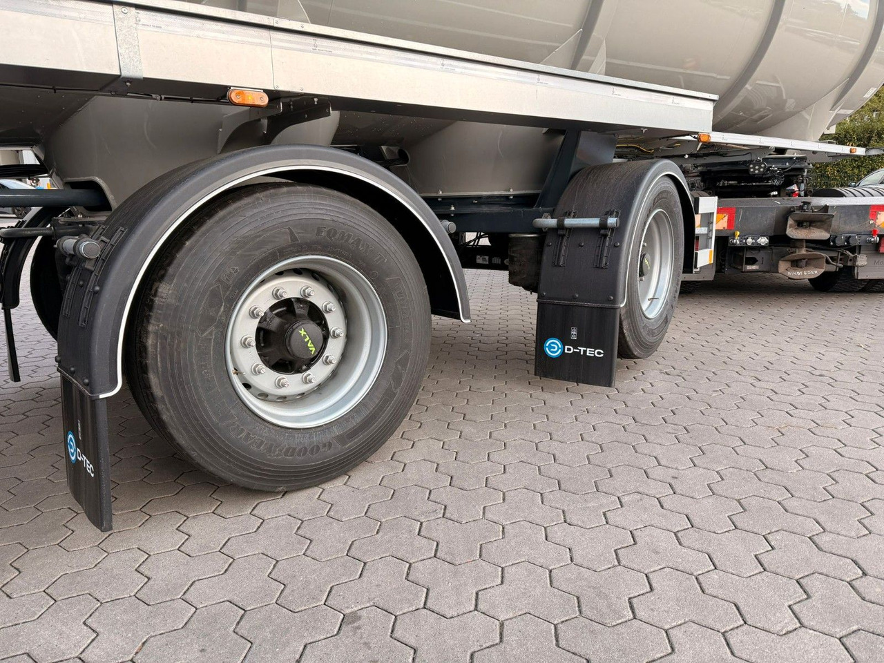 Säiliöpuoliperävaunu D-TEC Gülletanker 30m³ mit Zwangslenkung: kuva Säiliöpuoliperävaunu D-TEC Gülletanker 30m³ mit Zwangslenkung