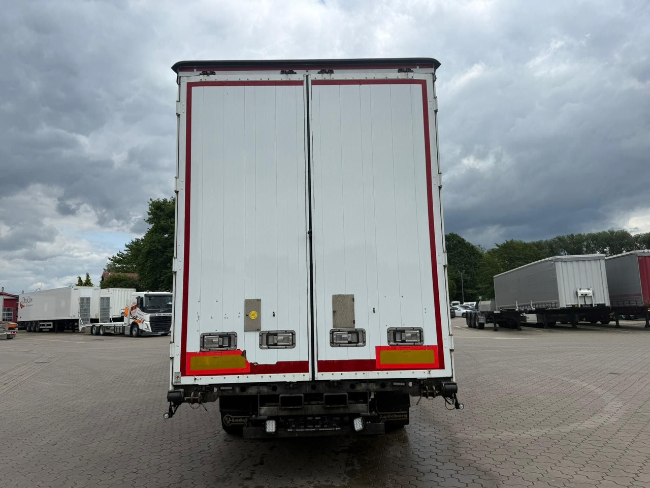 Pressukapelliperävaunu FBL Tandem Anhänger Volumen Inklusive LKW!!: kuva Pressukapelliperävaunu FBL Tandem Anhänger Volumen Inklusive LKW!!