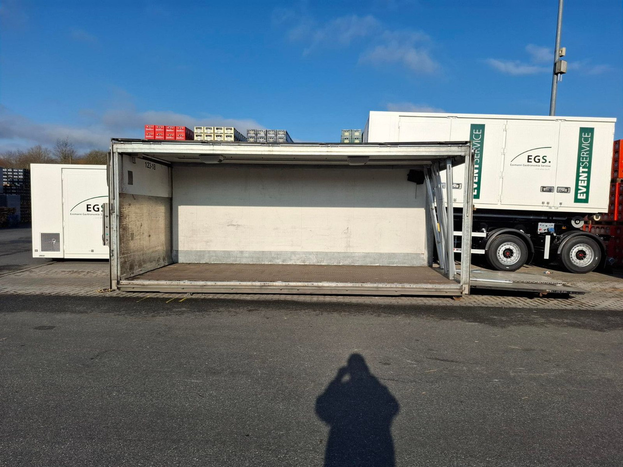 Getränke Abrollcontainer - Konttialus/ Vaihtokuormatilat puoliperävaunu: kuva  Getränke Abrollcontainer - Konttialus/ Vaihtokuormatilat puoliperävaunu Getränke Abrollcontainer - Konttialus/ Vaihtokuormatilat puoliperävaunu: kuva  Getränke Abrollcontainer - Konttialus/ Vaihtokuormatilat puoliperävaunu