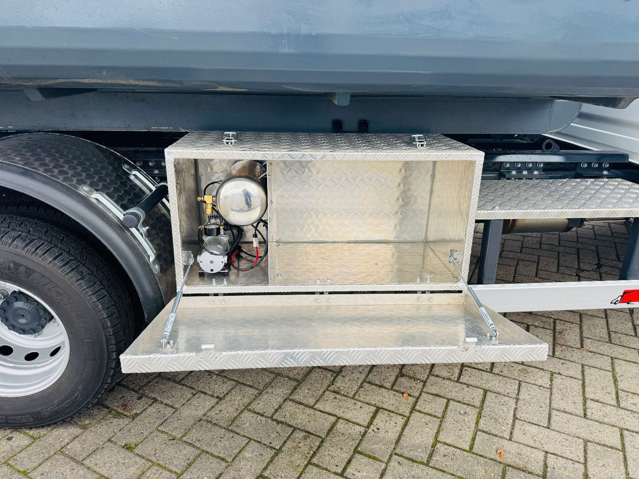 Iveco Daily 70C18H Hyva Abrollkipper - Koukkulava kuorma-auto: kuva  Iveco Daily 70C18H Hyva Abrollkipper - Koukkulava kuorma-auto Iveco Daily 70C18H Hyva Abrollkipper - Koukkulava kuorma-auto: kuva  Iveco Daily 70C18H Hyva Abrollkipper - Koukkulava kuorma-auto