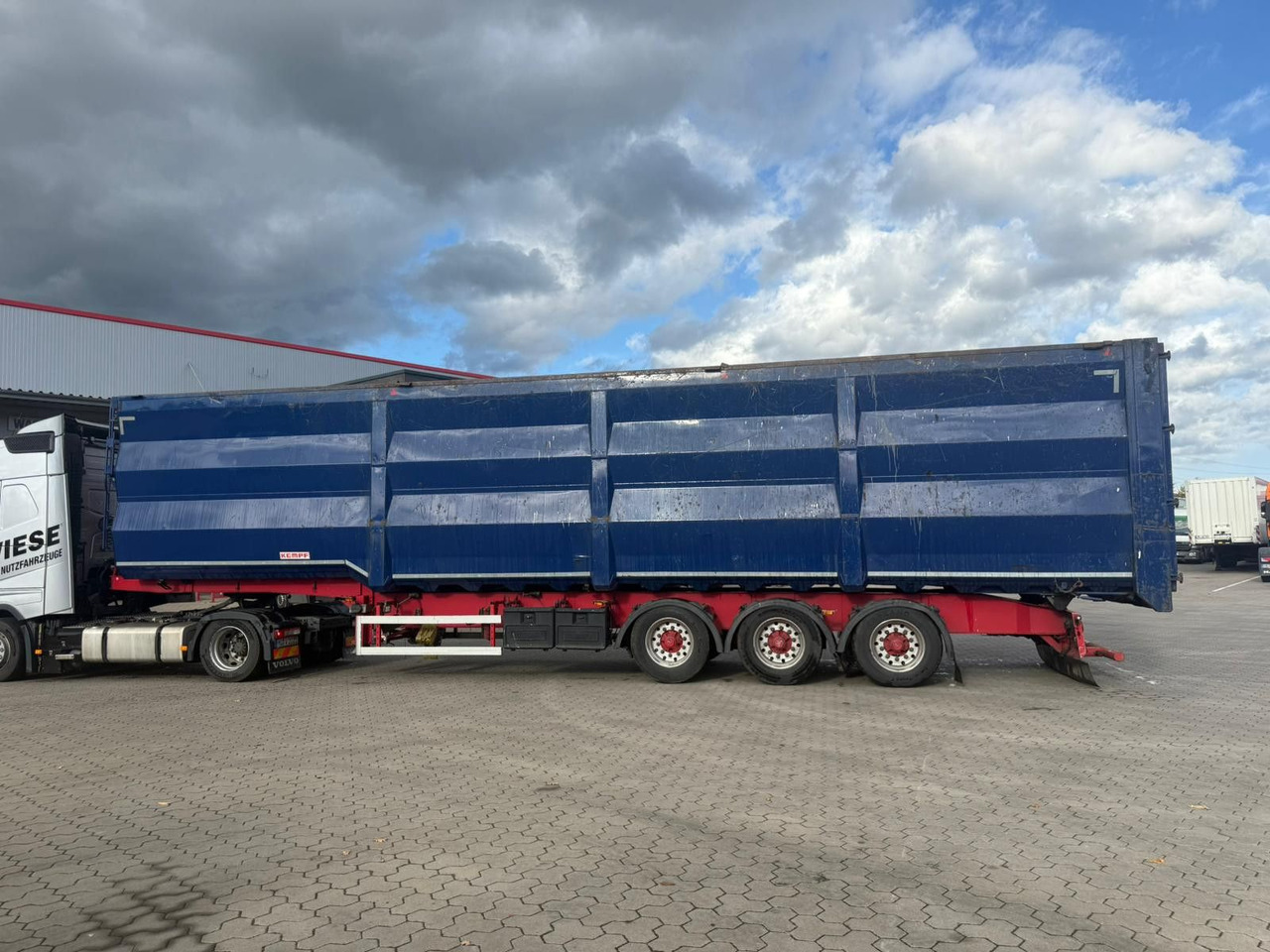 Kempf SKM 35/3 Großraummulde für Schrott 85m³ - Kippiauto puoliperävaunu: kuva Kempf SKM 35/3 Großraummulde für Schrott 85m³ - Kippiauto puoliperävaunu Kempf SKM 35/3 Großraummulde für Schrott 85m³ - Kippiauto puoliperävaunu: kuva Kempf SKM 35/3 Großraummulde für Schrott 85m³ - Kippiauto puoliperävaunu