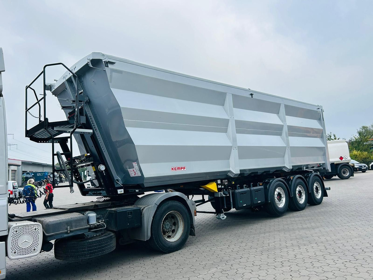 Kempf SKM 36/3 SHL-Light 3-Achs Stahl Kipper 51m³ - Kippiauto puoliperävaunu: kuva  Kempf SKM 36/3 SHL-Light 3-Achs Stahl Kipper 51m³ - Kippiauto puoliperävaunu Kempf SKM 36/3 SHL-Light 3-Achs Stahl Kipper 51m³ - Kippiauto puoliperävaunu: kuva  Kempf SKM 36/3 SHL-Light 3-Achs Stahl Kipper 51m³ - Kippiauto puoliperävaunu
