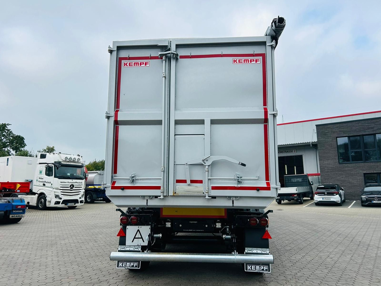 Kempf SKM 36/3 SR-Membran Stahl Halbrundmulde 50m³ - Kippiauto puoliperävaunu: kuva  Kempf SKM 36/3 SR-Membran Stahl Halbrundmulde 50m³ - Kippiauto puoliperävaunu Kempf SKM 36/3 SR-Membran Stahl Halbrundmulde 50m³ - Kippiauto puoliperävaunu: kuva  Kempf SKM 36/3 SR-Membran Stahl Halbrundmulde 50m³ - Kippiauto puoliperävaunu