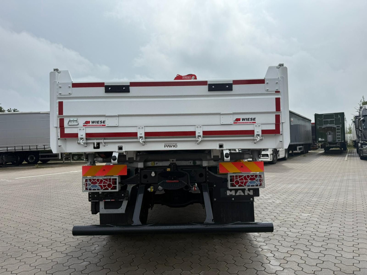 MAN 18.320 4x4 mit Fassi Ladekran Sofort Verfügbar - Nosturiauto: kuva MAN 18.320 4x4 mit Fassi Ladekran Sofort Verfügbar - Nosturiauto MAN 18.320 4x4 mit Fassi Ladekran Sofort Verfügbar - Nosturiauto: kuva MAN 18.320 4x4 mit Fassi Ladekran Sofort Verfügbar - Nosturiauto