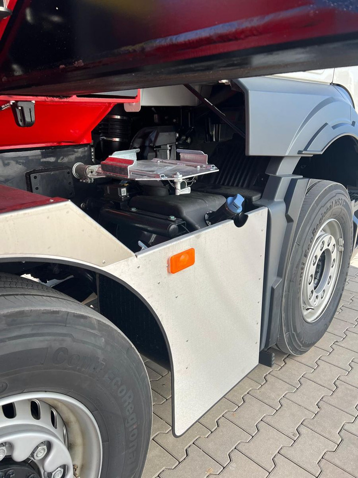 Nosturiauto MAN 8x4 mit F1150RA.2.28 L616 Winde, 2.per. Korb: kuva Nosturiauto MAN 8x4 mit F1150RA.2.28 L616 Winde, 2.per. Korb