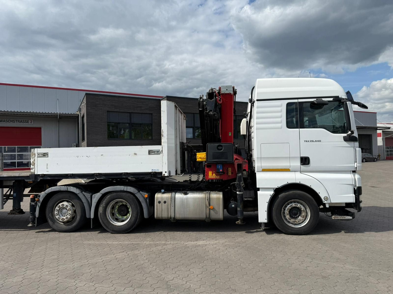 MAN TGX 26.440 6x2 mit HMF 3000-5 Kran - Nosturiauto: kuva MAN TGX 26.440 6x2 mit HMF 3000-5 Kran - Nosturiauto MAN TGX 26.440 6x2 mit HMF 3000-5 Kran - Nosturiauto: kuva MAN TGX 26.440 6x2 mit HMF 3000-5 Kran - Nosturiauto