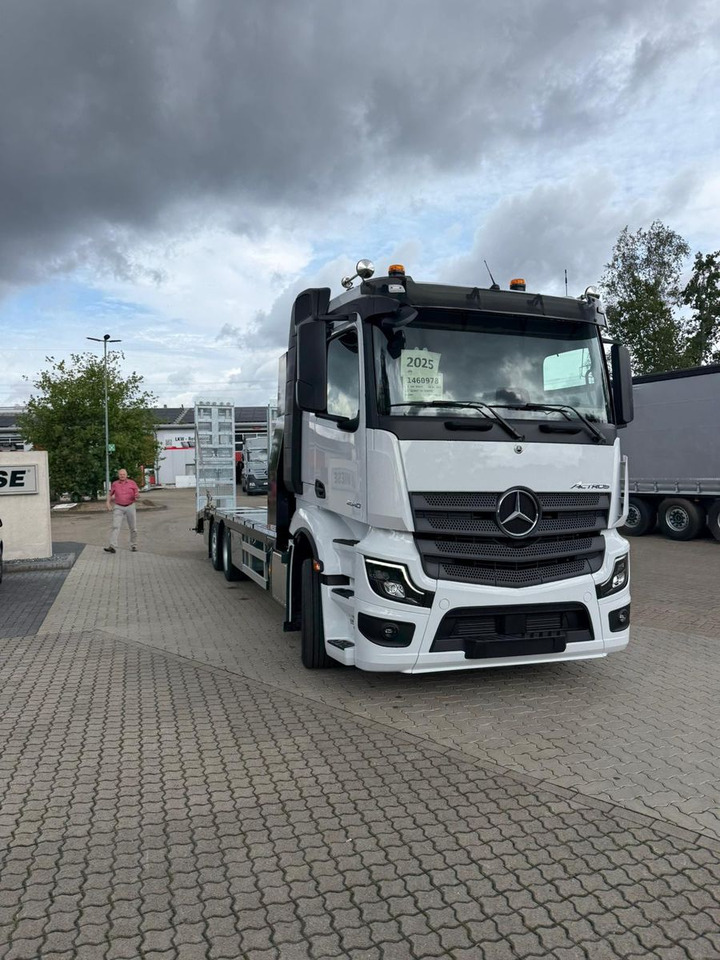 Mercedes-Benz Actros mit Rampen, Maschinentransporter - Hinausauto: kuva Mercedes-Benz Actros mit Rampen, Maschinentransporter - Hinausauto Mercedes-Benz Actros mit Rampen, Maschinentransporter - Hinausauto: kuva Mercedes-Benz Actros mit Rampen, Maschinentransporter - Hinausauto
