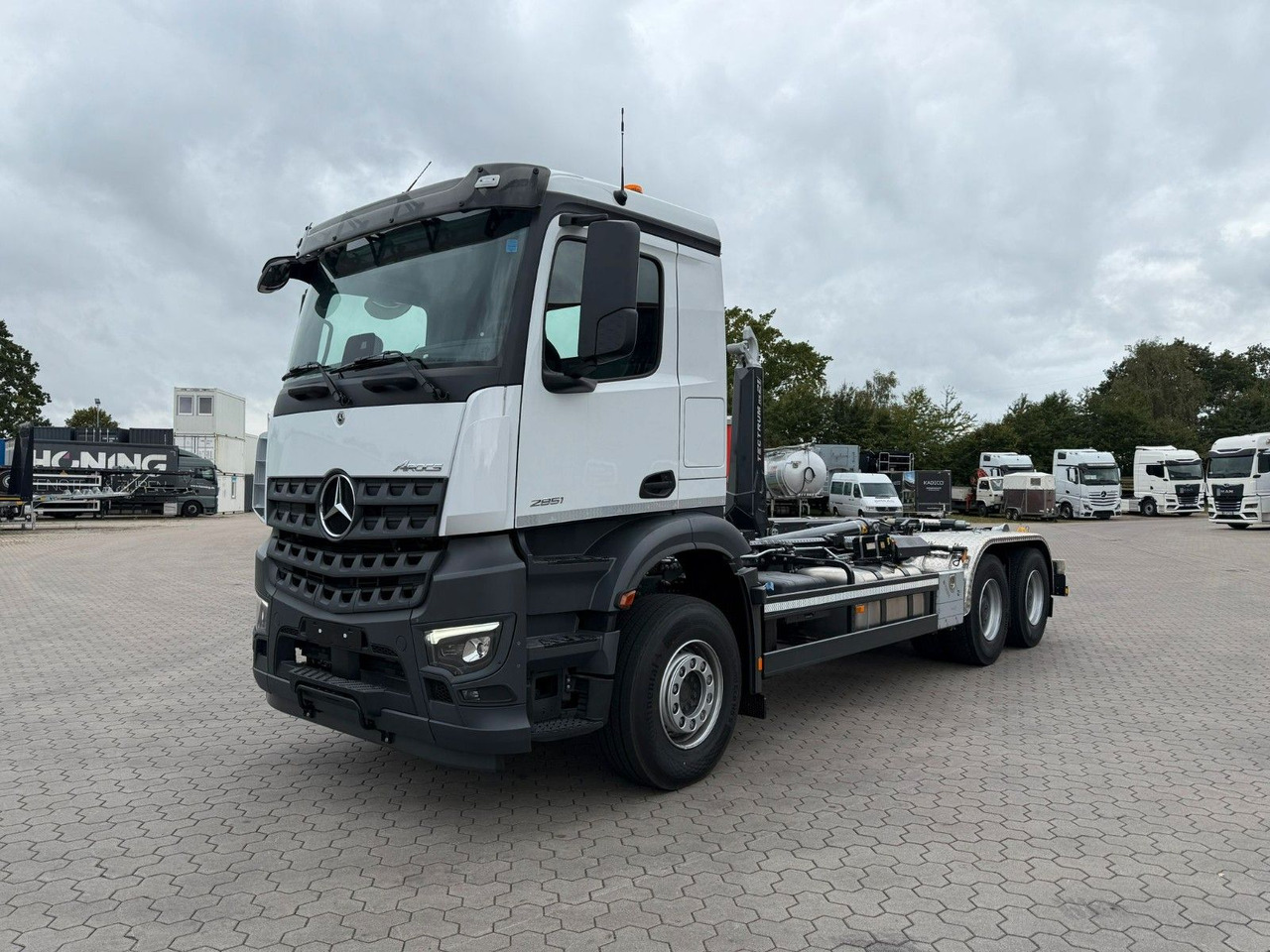 Mercedes-Benz Arocs 5 2651L 6 x4 Meiller RS 2170 - Koukkulava kuorma-auto: kuva Mercedes-Benz Arocs 5 2651L 6 x4 Meiller RS 2170 - Koukkulava kuorma-auto Mercedes-Benz Arocs 5 2651L 6 x4 Meiller RS 2170 - Koukkulava kuorma-auto: kuva Mercedes-Benz Arocs 5 2651L 6 x4 Meiller RS 2170 - Koukkulava kuorma-auto