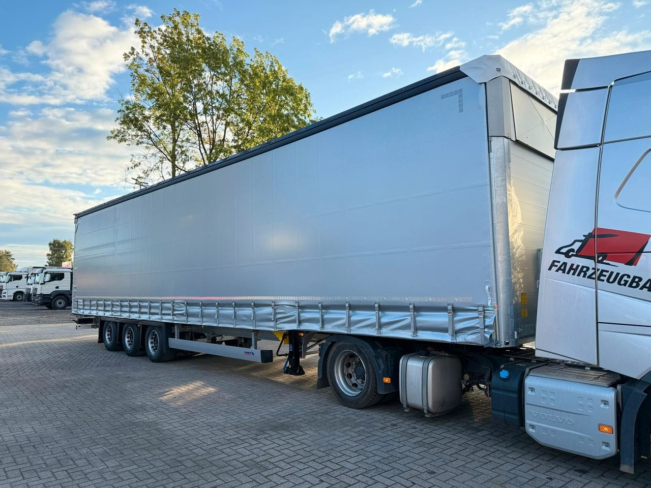 Schmitz Cargobull SCS 24/L - Sofort Verfügbar - Pressukapellipuoliperävaunu: kuva Schmitz Cargobull SCS 24/L - Sofort Verfügbar - Pressukapellipuoliperävaunu Schmitz Cargobull SCS 24/L - Sofort Verfügbar - Pressukapellipuoliperävaunu: kuva Schmitz Cargobull SCS 24/L - Sofort Verfügbar - Pressukapellipuoliperävaunu